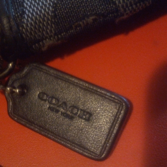 COACH NEW YORK WRISTLET LEATHER CHARM STRAP BLACK & GREY GENTLY LOVED - Picture 5 of 9